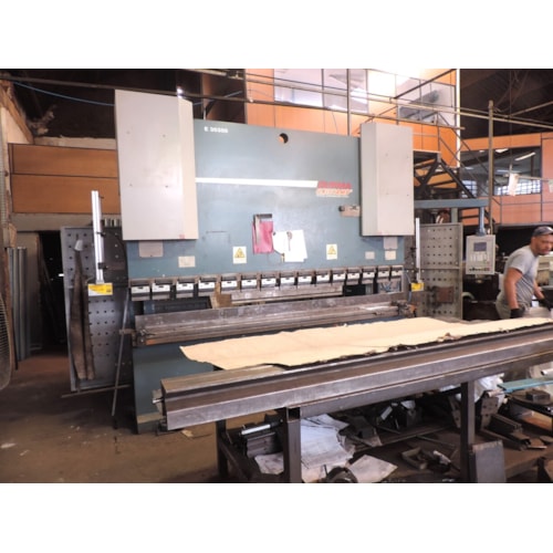 Dobradeira 300 ton CNC - VN610