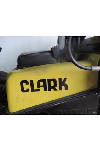Empilhadeira Clark 4 ton - VN378