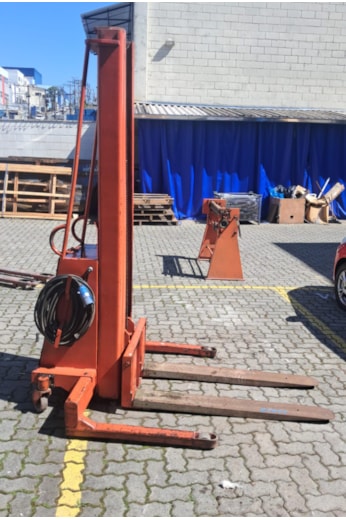 Empilhadeira Elétrica Hidráulica Modelo ELEM 320 