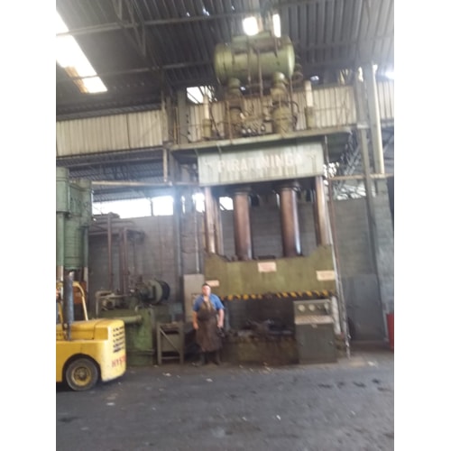 Prensa Hidráulica 600 ton - VN553