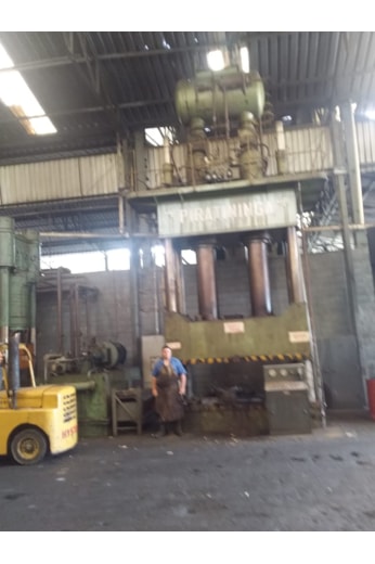 Prensa Hidráulica 600 ton - VN553