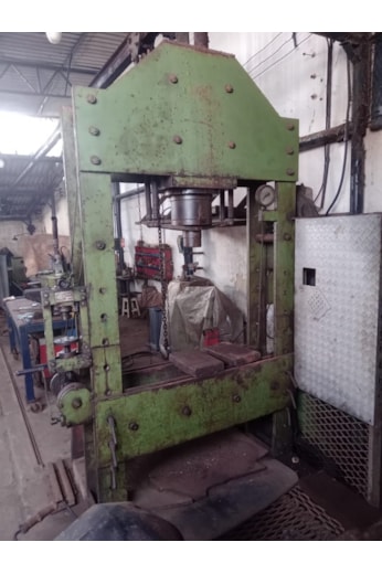 Prensa Hidráulica saca Pino Eva 300 Ton – VN910